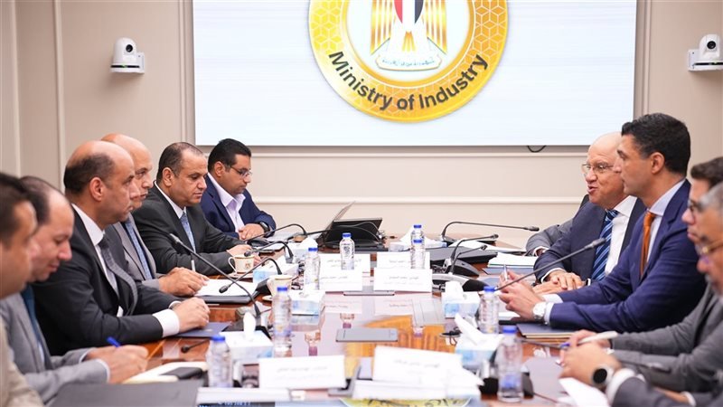 فرص العمل الصناعية في مصر - وزيرا الصناعة والعمل