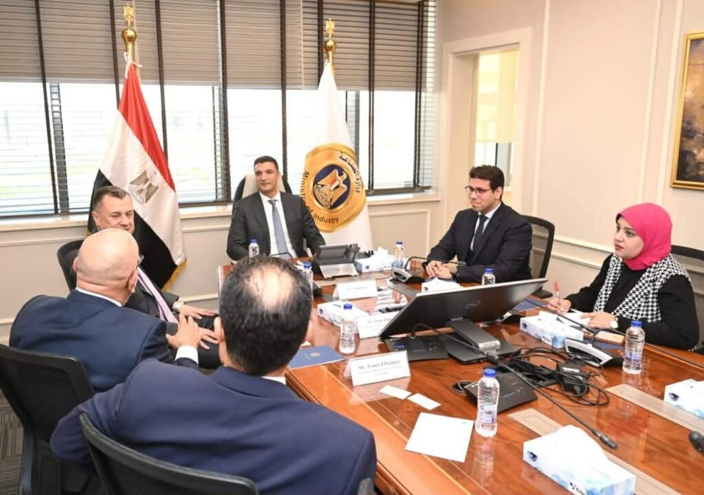 صندوق الاستثمار الصناعي في مصر - اجتماع وزير الصناعة خالد هاشم