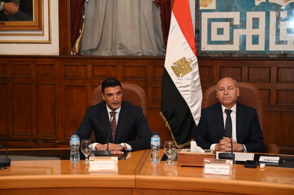 صناعة الرخام والجرانيت في مصر — تسليم عقود تقنين مصانع شق الثعبان