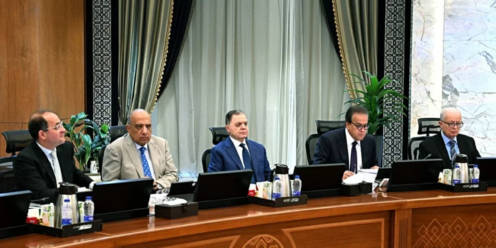 مصنع ملابس جديد في مصر - اجتماع مجلس الوزراء المصري الذي وافق على المشروع