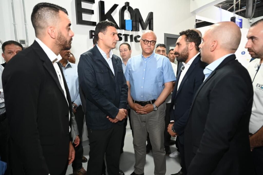 وزير الصناعة خالد هاشم يتفقد مجمعات مرغم للصناعات البلاستيكية بالعامرية