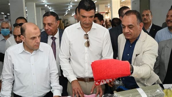 وزير الصناعة خالد هاشم يتفقد مصانع النسيج ويزور مركز التدريب التكنولوجي بالمحلة الكبرى